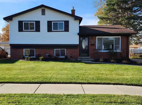 27079 Broadmoor, Warren, MI 48088