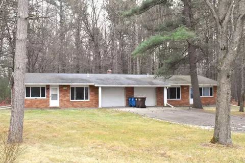 838 E Red Keg, Midland, MI 48642