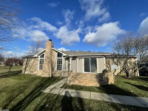 50167 Sebring #64/16, Macomb, MI 48044