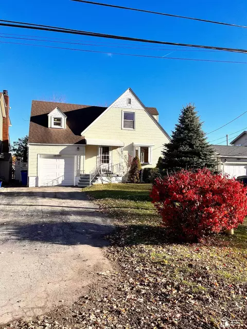 30875 Adams, Gibraltar, MI 48173