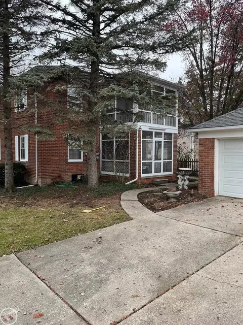 562-564 St Clair, Grosse Pointe, MI 48230 photo 3