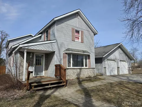 219 N Houghton, Manistique, MI 49854