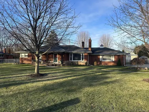 38809 Union Lk, Clinton Township, MI 48036