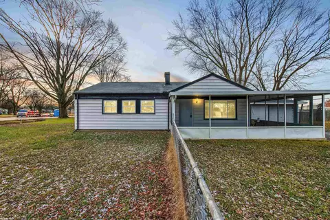 21082 Melborn St, Clinton Township, MI 48036