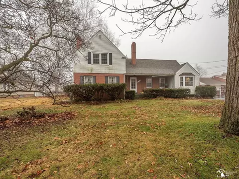 15482 Edgewood, Monroe, MI 48161