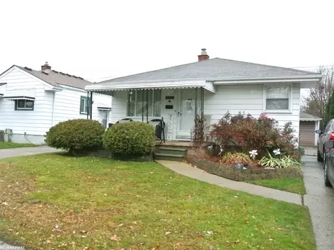 24268 Lexington, Eastpointe, MI 48021