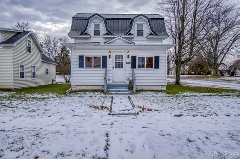 223 W D, Iron Mountain, MI 49801