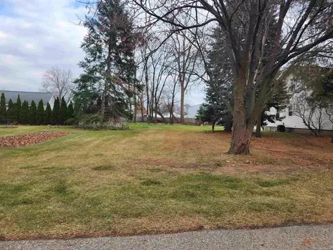 31642 7th St, Warren, MI 48092