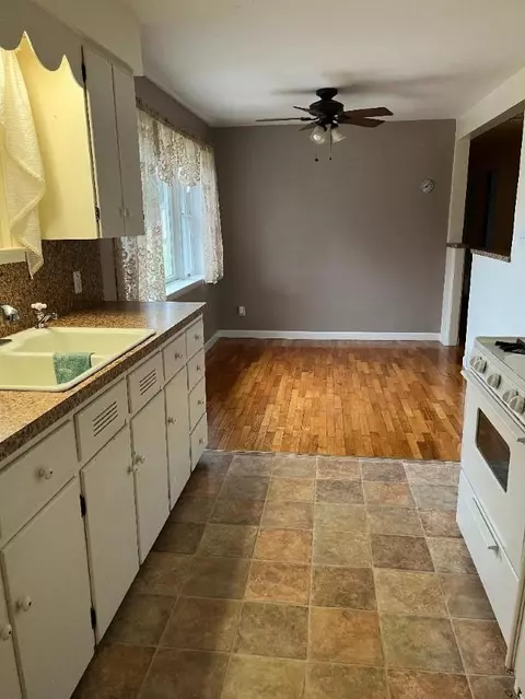 564 Dean, Owosso, MI 48867 photo 3