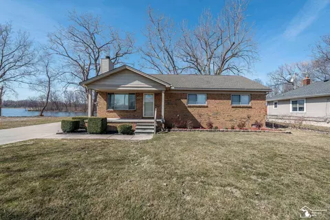 34892 W Jefferson, Rockwood, MI 48173