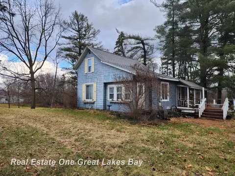 8070 N N Riv, Freeland, MI 48623