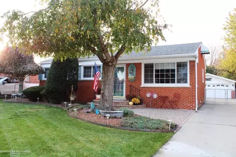 32507 Van Dover, Saint Clair Shores, MI 48082