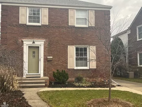 2064 Fleetwood, Grosse Pointe Woods, MI 48236