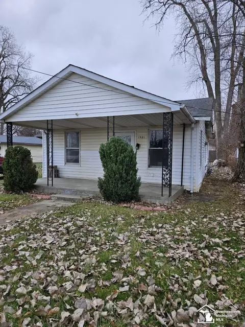 1581 Naomi, Adrian, MI 49221