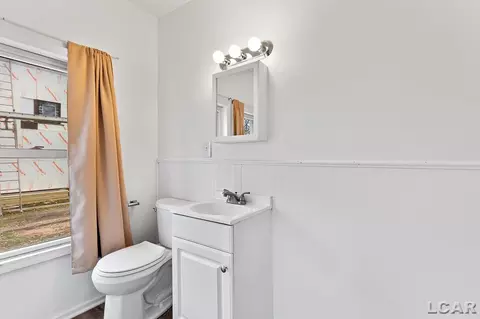 1018 E Butler, Adrian, MI 49221 photo 9