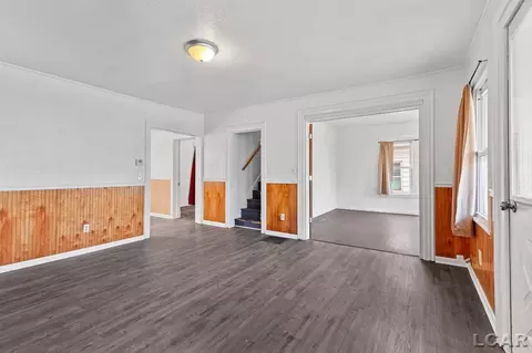 1018 E Butler, Adrian, MI 49221 photo 4