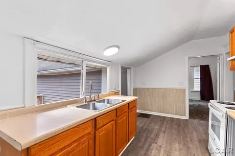 1018 E Butler, Adrian, MI 49221 photo 12