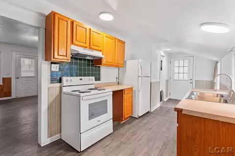1018 E Butler, Adrian, MI 49221 photo 15