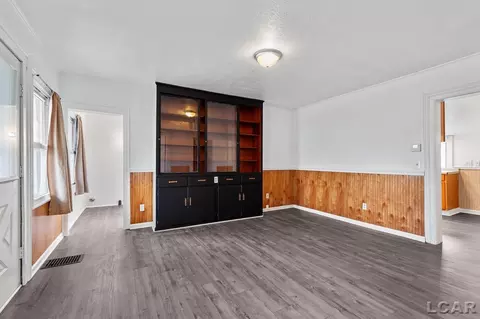 1018 E Butler, Adrian, MI 49221 photo 5