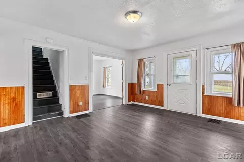 1018 E Butler, Adrian, MI 49221 photo 3