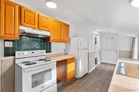 1018 E Butler, Adrian, MI 49221 photo 11