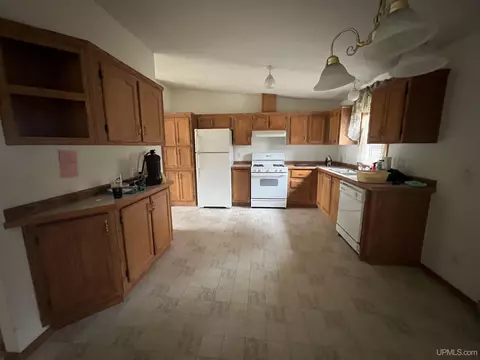 19 Th Mapleview, Gladstone, MI 49837 photo 7