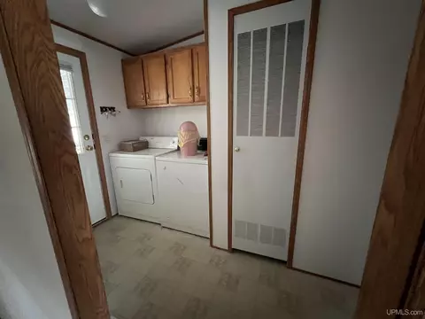 19 Th Mapleview, Gladstone, MI 49837 photo 5