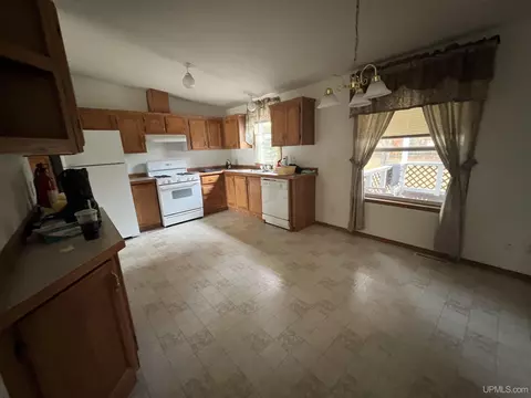 19 Th Mapleview, Gladstone, MI 49837 photo 6