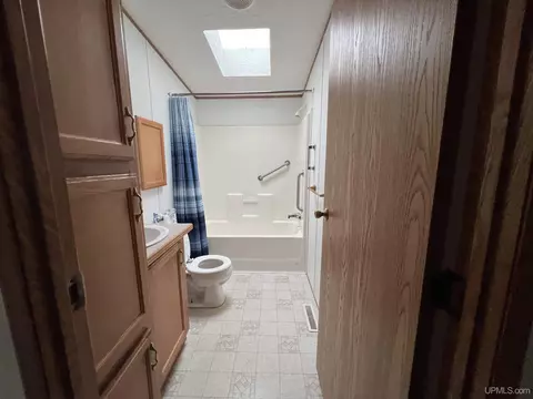 19 Th Mapleview, Gladstone, MI 49837 photo 9