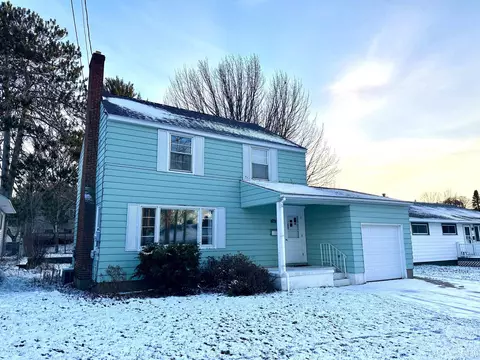 919 W Kaye, Marquette, MI 49855