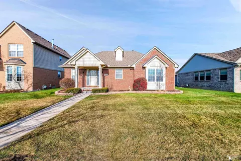 23958 Meadows Ave, Flat Rock, MI 48134