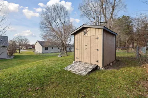 416 N Clearwater, Perry, MI 48872 photo 39