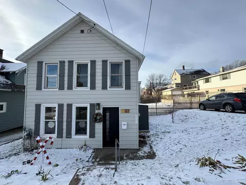 117 N Sixth, Marquette, MI 49855