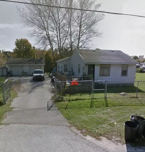 1917 Belding, Saginaw, MI 48601