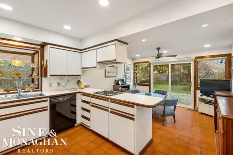 89 Handy, Grosse Pointe Farms, MI 48236 photo 9