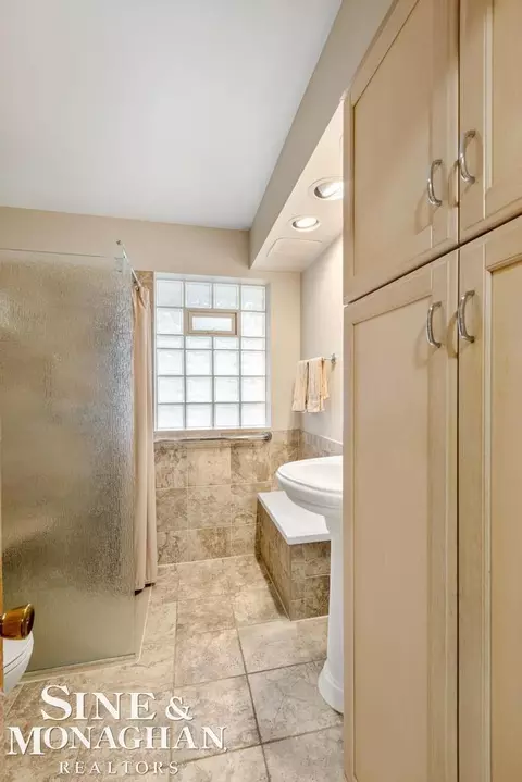 89 Handy, Grosse Pointe Farms, MI 48236 photo 16