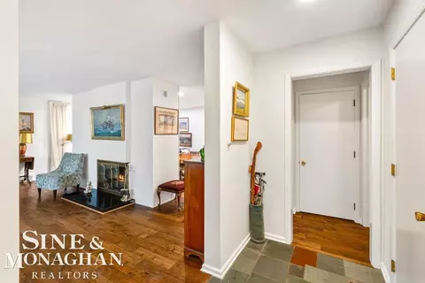 89 Handy, Grosse Pointe Farms, MI 48236 photo 2