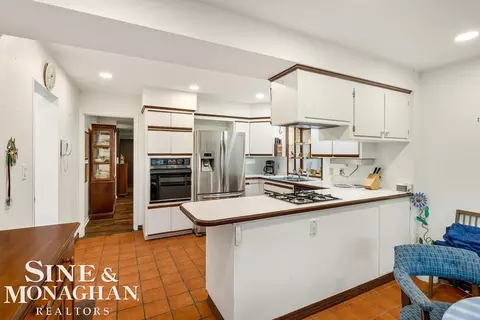 89 Handy, Grosse Pointe Farms, MI 48236 photo 10