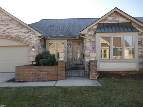 43465 River Bnd, Clinton Township, MI 48038