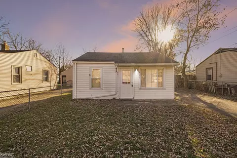 2194 E Boatfield, Burton, MI 48529