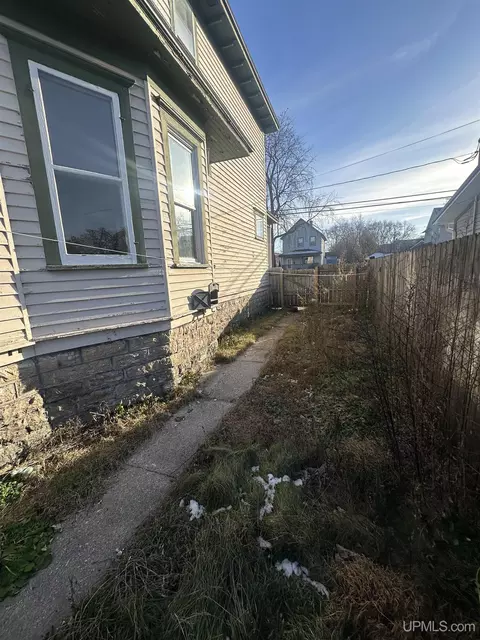 814 S 3rd, Escanaba, MI 49829 photo 3