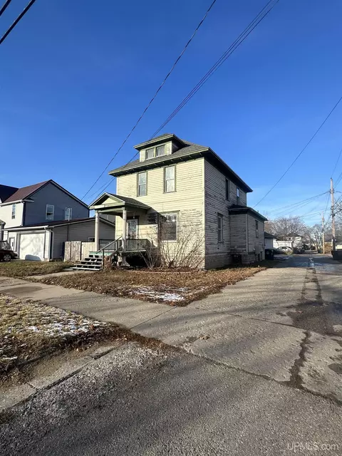 814 S 3rd, Escanaba, MI 49829