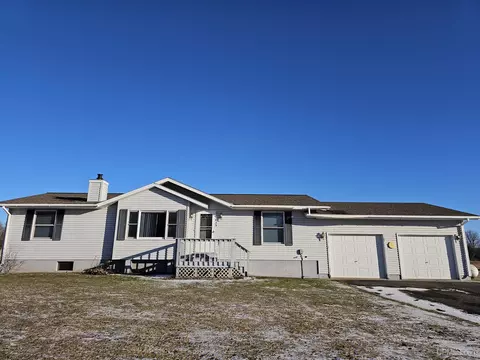455 Scott Lk, Gaastra, MI 49927