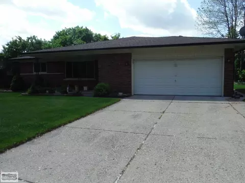 16364 Monticello, Clinton Township, MI 48038