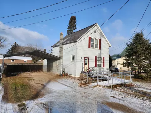 8899 Bay Shr, Gladstone, MI 49837