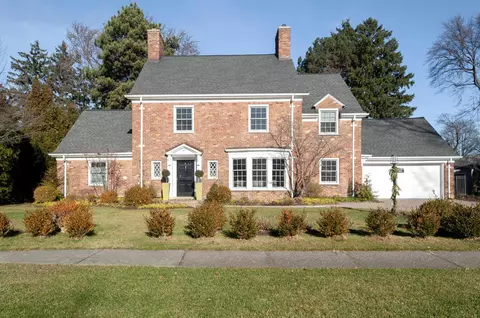 60 Sunningdale, Grosse Pointe Shores, MI 48236