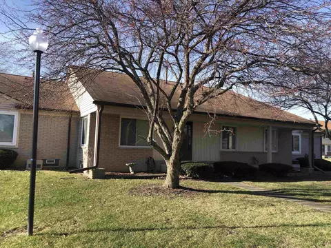 31898 Breezeway UNIT 10;  3, Chesterfield, MI 48047
