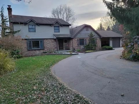 5665 Crofoot, Howell, MI 48843