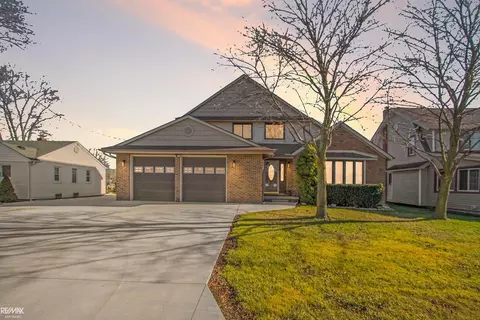 7753 Vernier Ln, Fair Haven, MI 48023