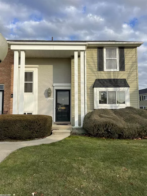 37429 Charter Oaks, Clinton Township, MI 48036